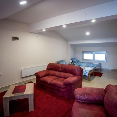 City Center Apartments Pirot Esterno foto
