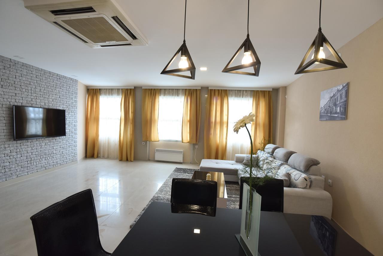 City Center Apartments Pirot Esterno foto