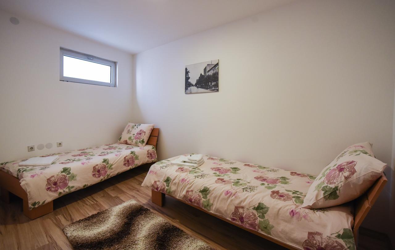 City Center Apartments Pirot Esterno foto