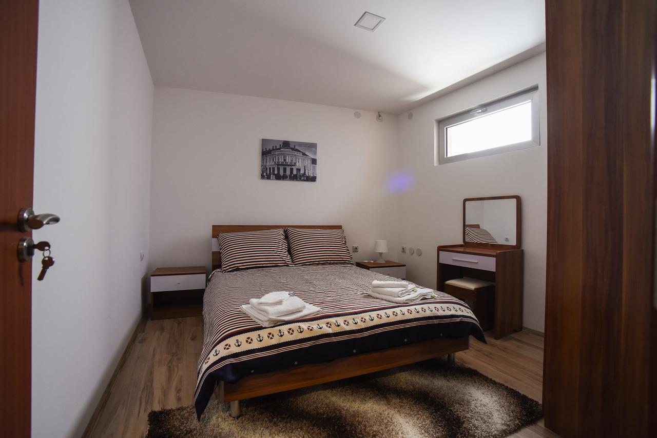 City Center Apartments Pirot Esterno foto