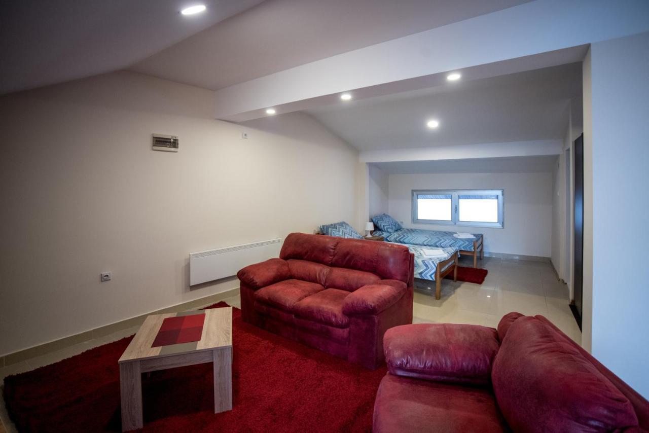 City Center Apartments Pirot Esterno foto