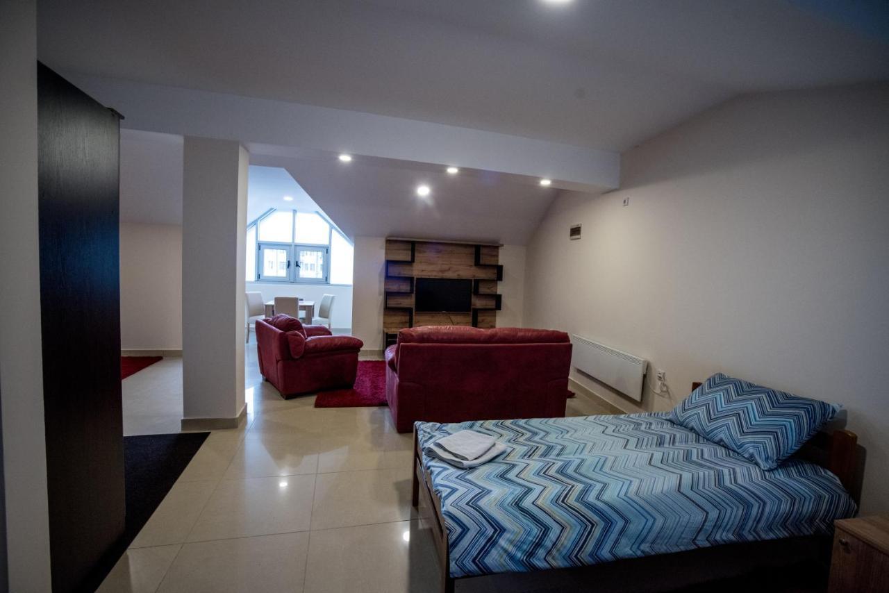 City Center Apartments Pirot Esterno foto